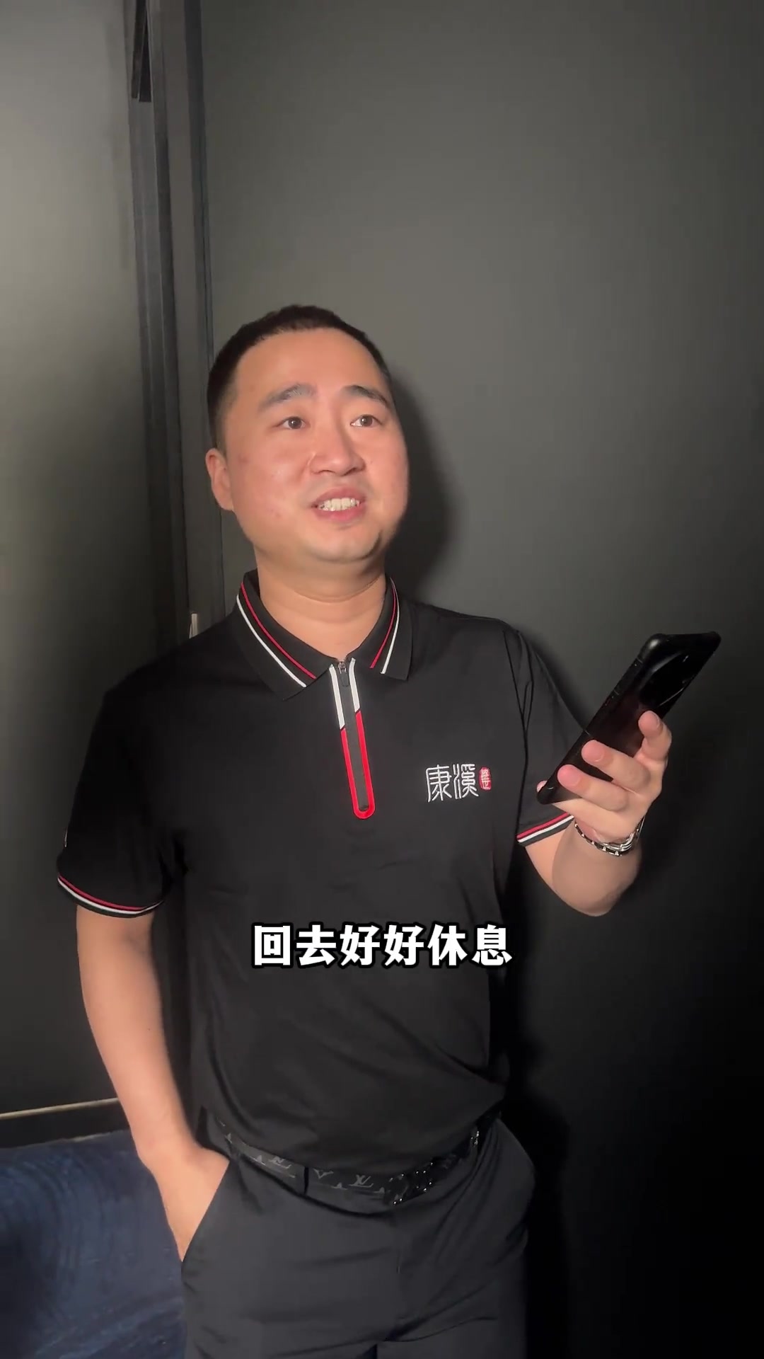 方面表现出 方面表现出